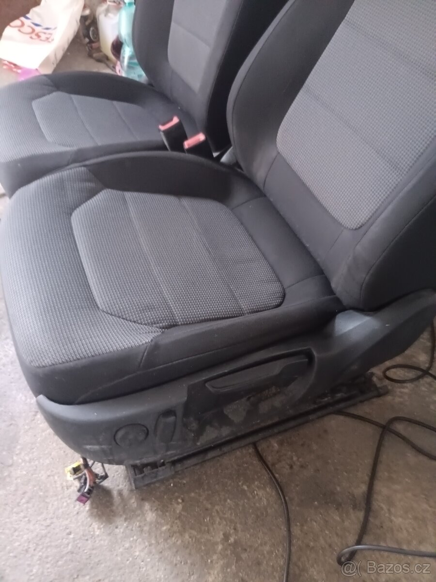 Sedačky vw passat b7 kombi - 2