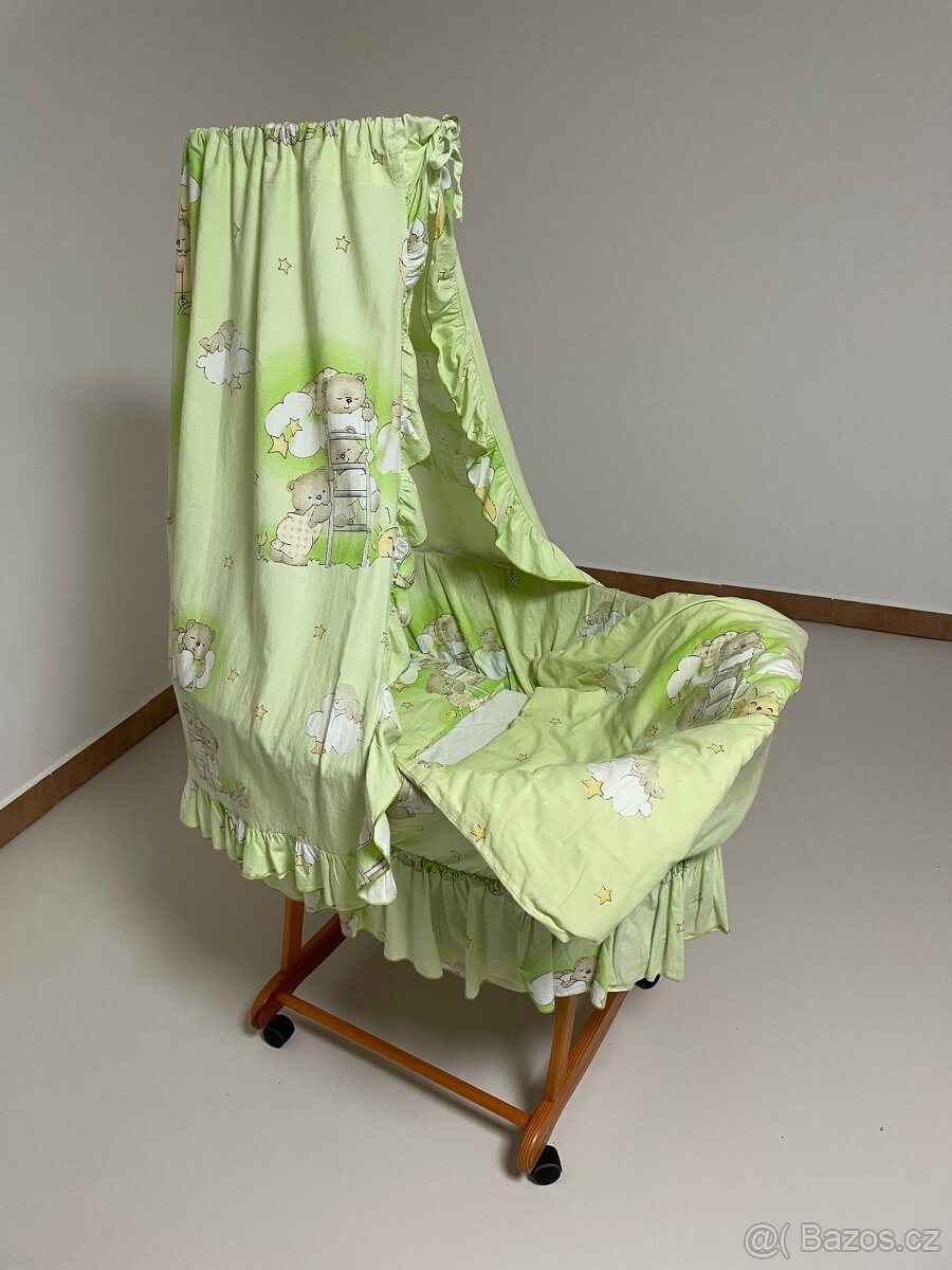 Proutěný koš na kolečkách - 2