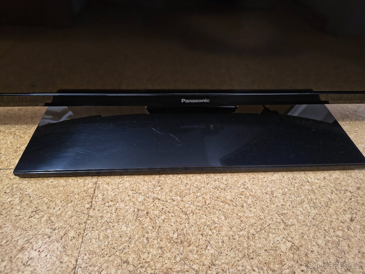 Panasonic TX-40C300E + Set-top box EMOS - 2