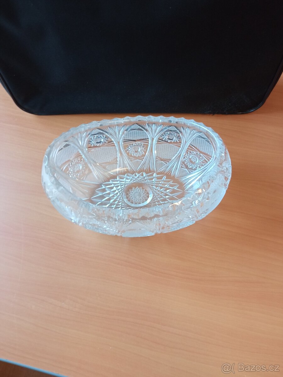 Broušená skleněná dóza – hluboký brus. - 2