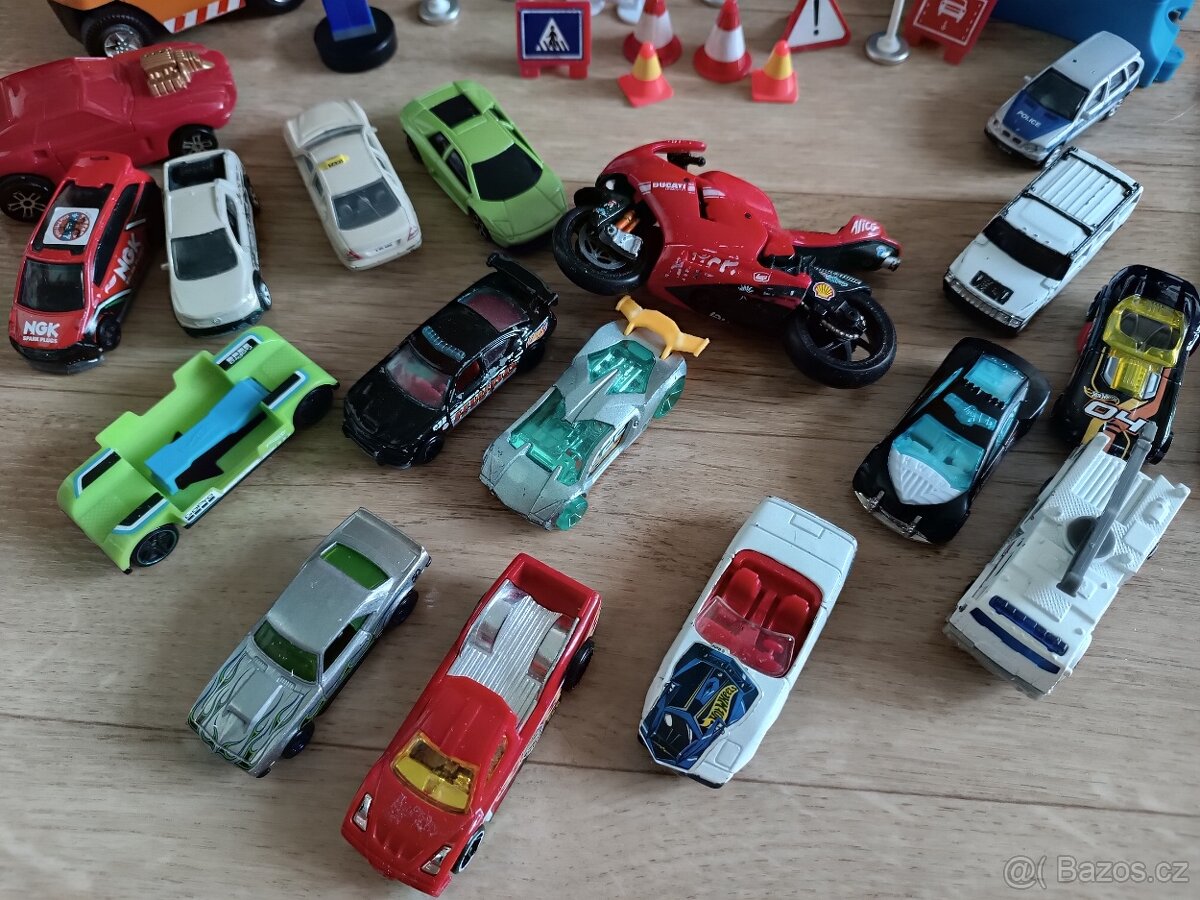 Autíčka, dráha hot Wheels - 2