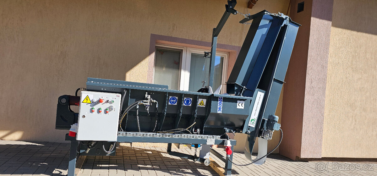 Prodám Štípačku APD-450 z vynášecím dopravníkem. - 2