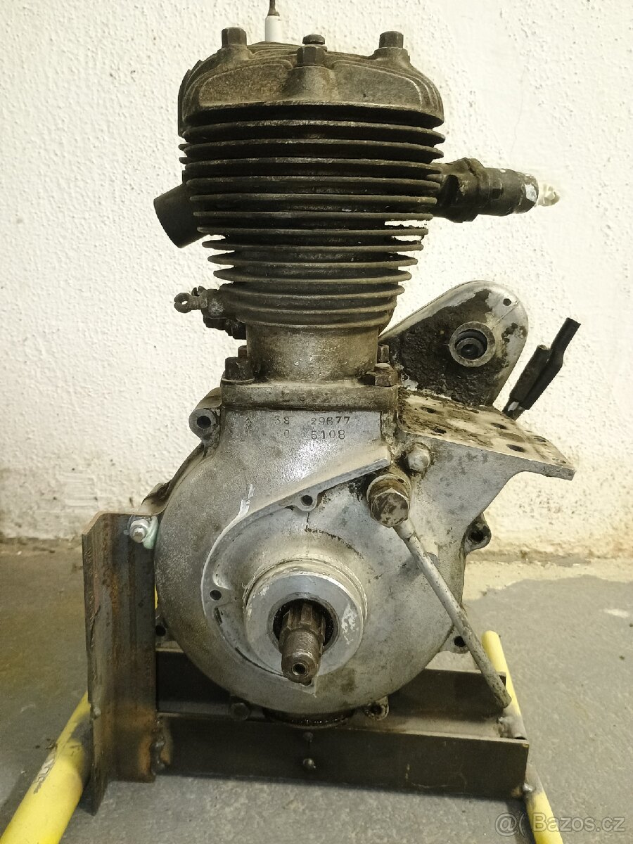 Motor Triumph 3S - 2