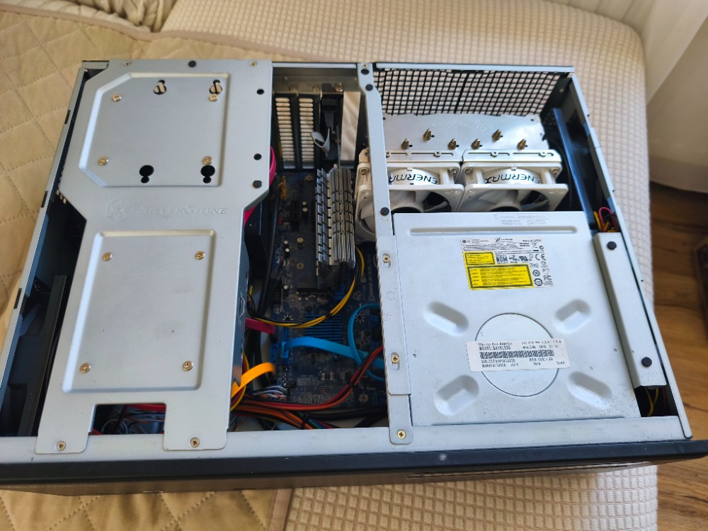 PC v pěkné bedně od Silverstone - ideální pod TV - 2