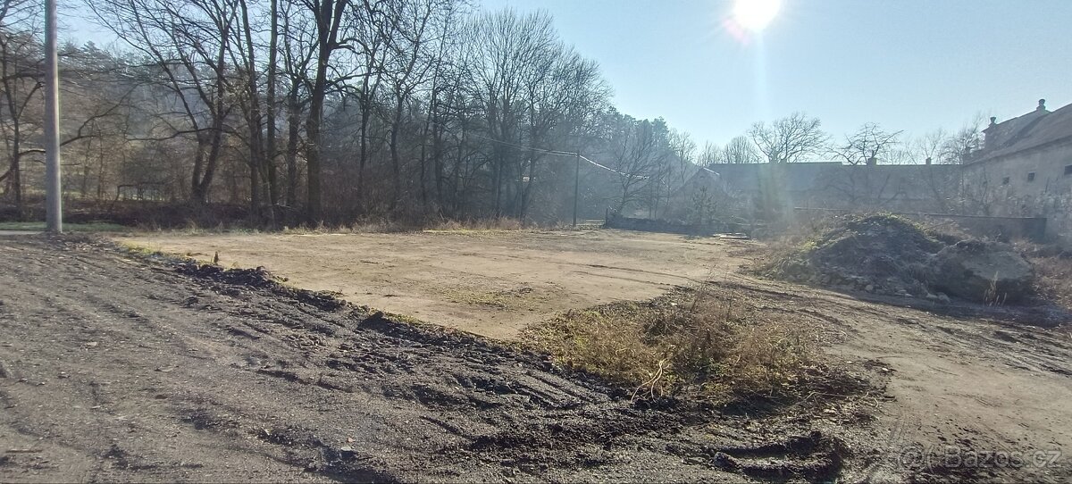 Pronájem betonové venkovní plochy cca 500 m2 - 2