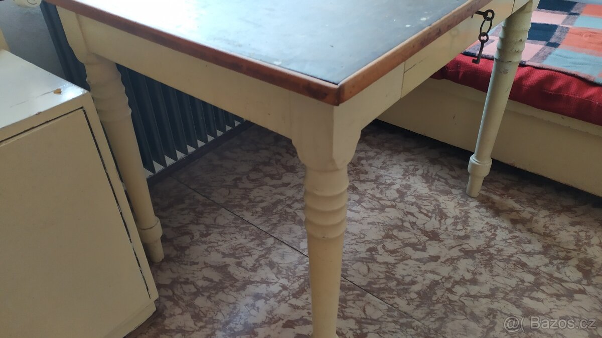Starožitný stůl - 2