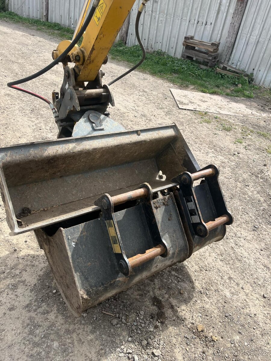 Pronájem minibagru CAT 301,8 - 2