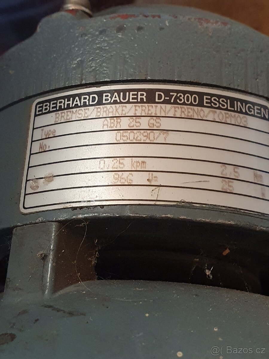 Elektromotor s převodovkou a brzdou - 2