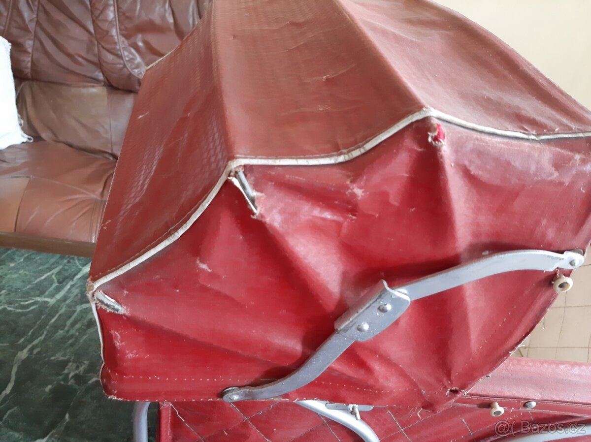 starý kočárek pro panenky - 2