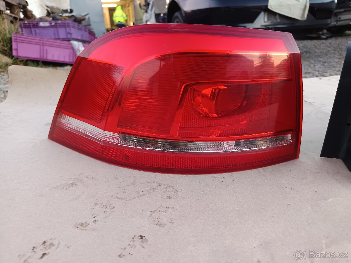 Prodám Zadní Světla Passat B7 combi 1kus 1400kč - 2