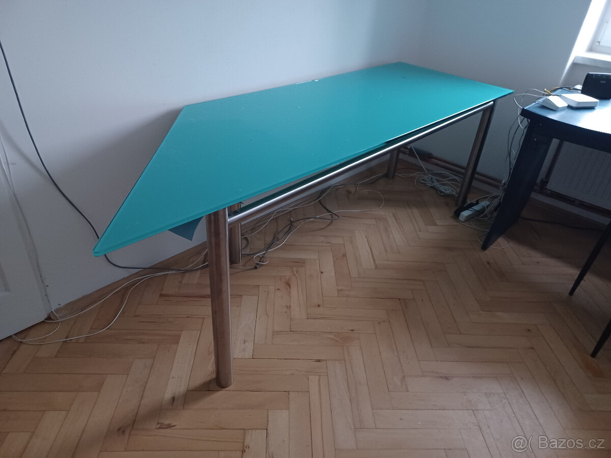 Kancelářský stůl - 2