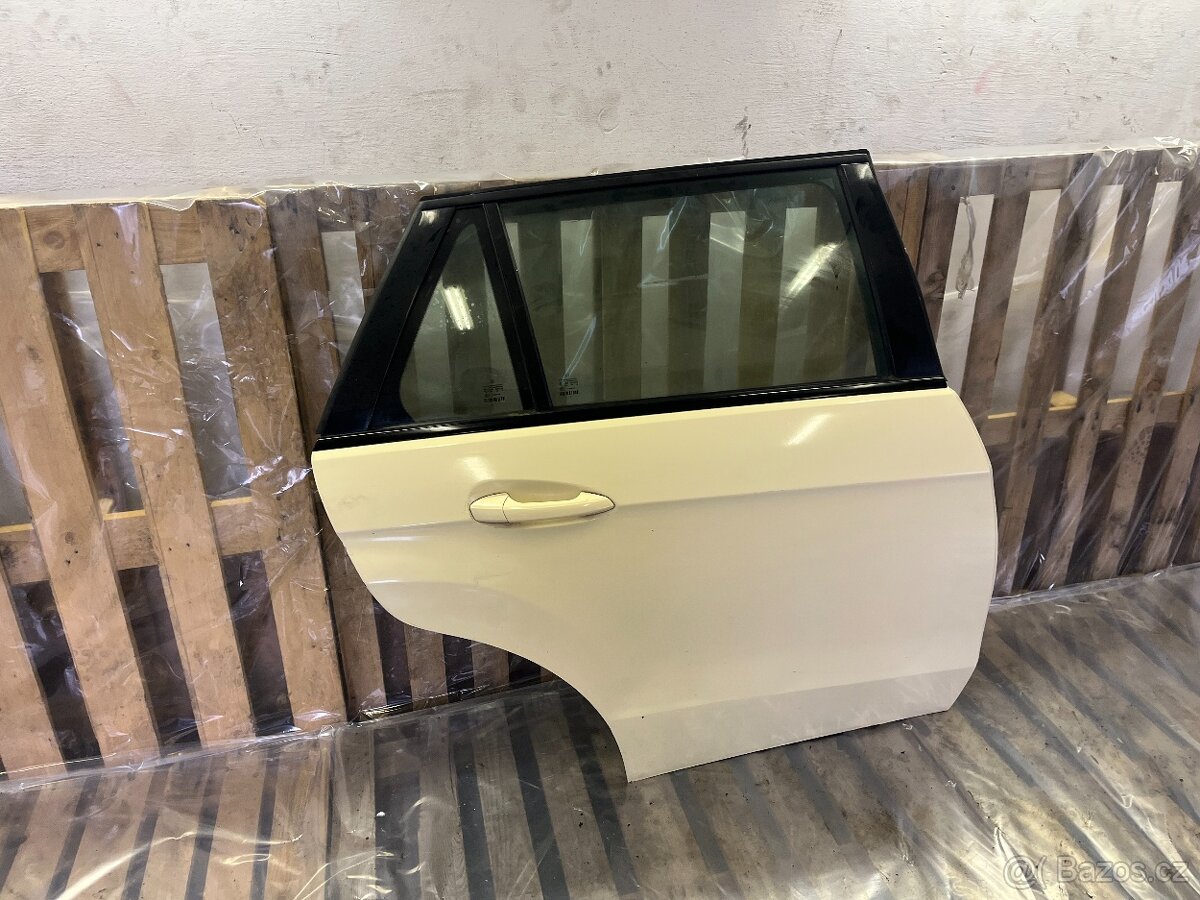 NASTROJENÉ PRAVÉ ZADNÍ DVEŘE MERCEDES W212 KOMBI PŘED.FAC. - 2