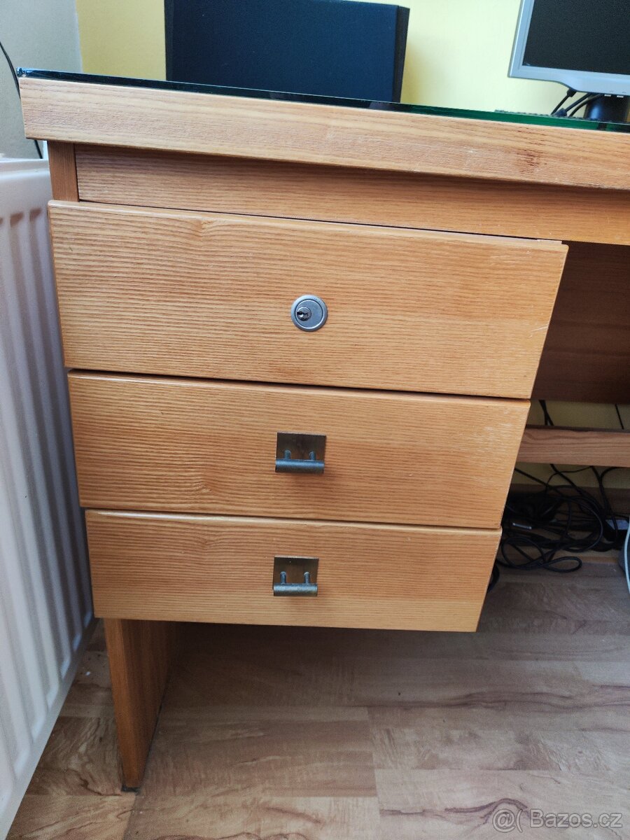 Krasný velky stůl z masivu - 2