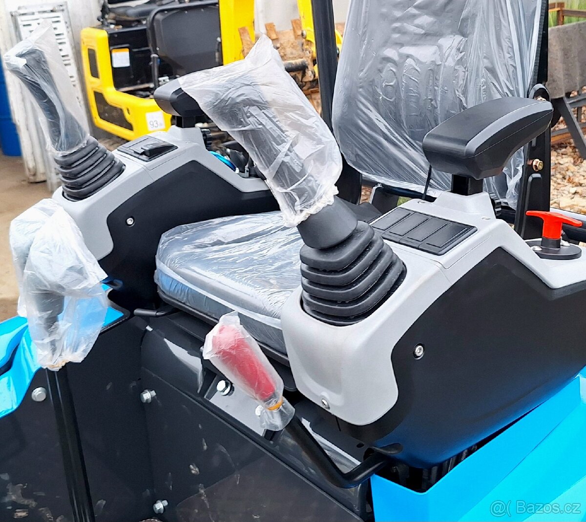 Minibagr 1.2tuny Kubota tříválcový motor - 2