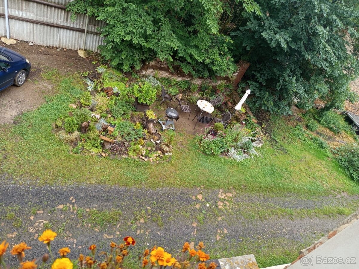 Větší dům k bydlení i podnikání - 2