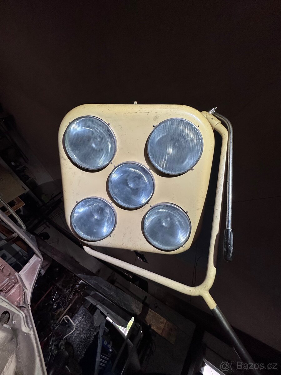 Operační světlo - 2