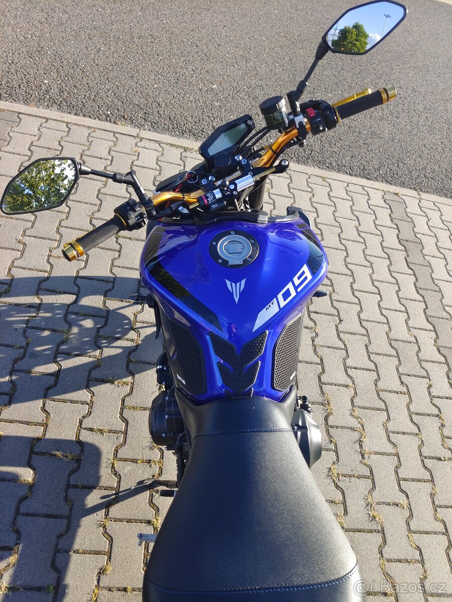 Yamaha MT09 - 2