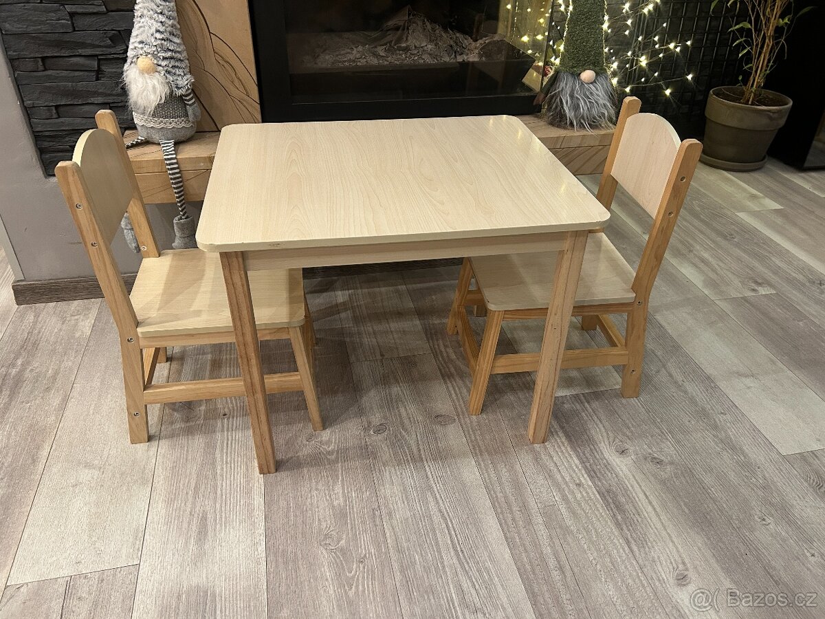 Dětský stoleček se dvěma židličkami - 2
