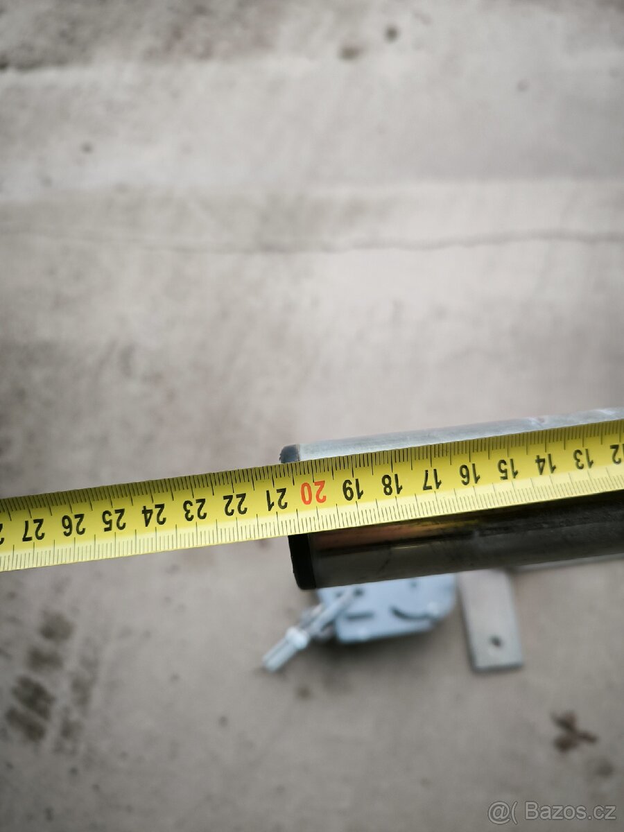 Držák antény. Stav nového. - 2