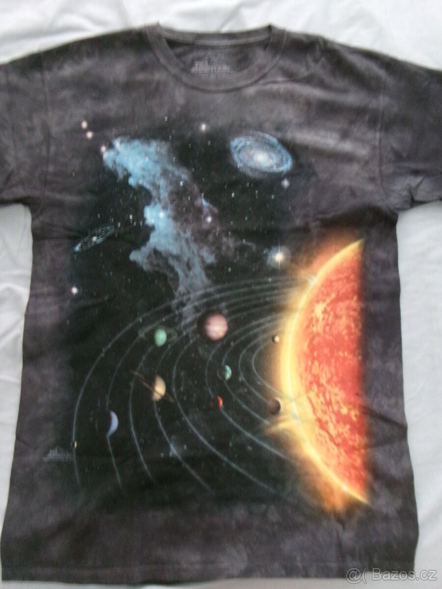 Nové triko s motivem vesmíru. - 2