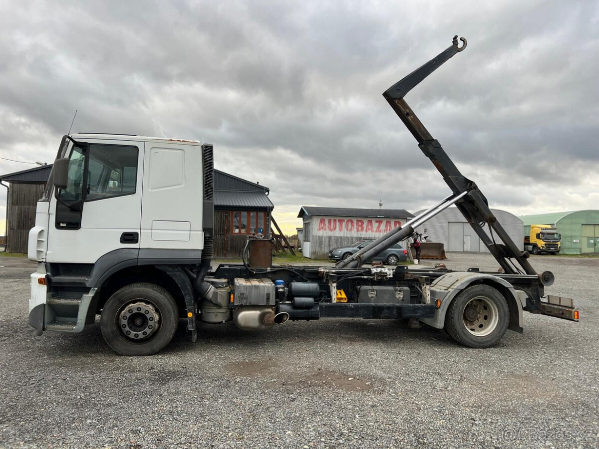 Hákový nosič IVECO AT190S36, r.v. 2004 - 2