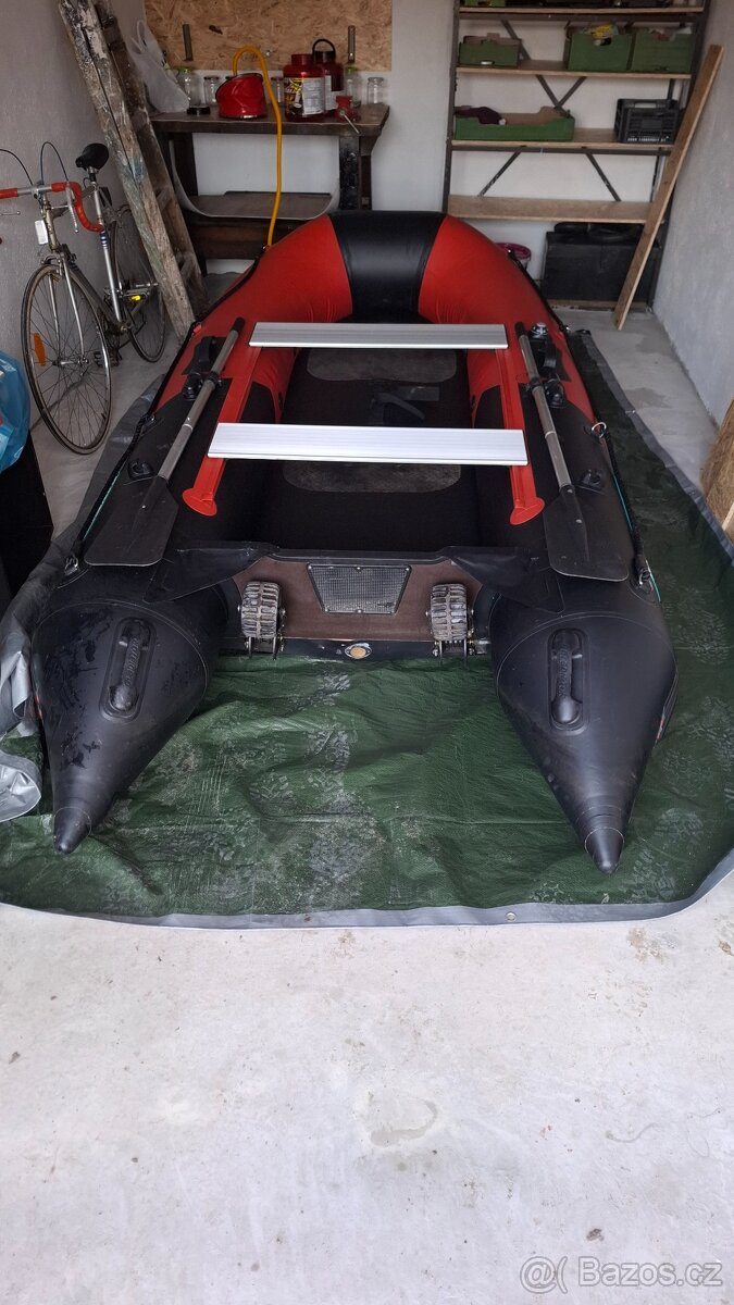 Nafukovací člun s motorem - 2