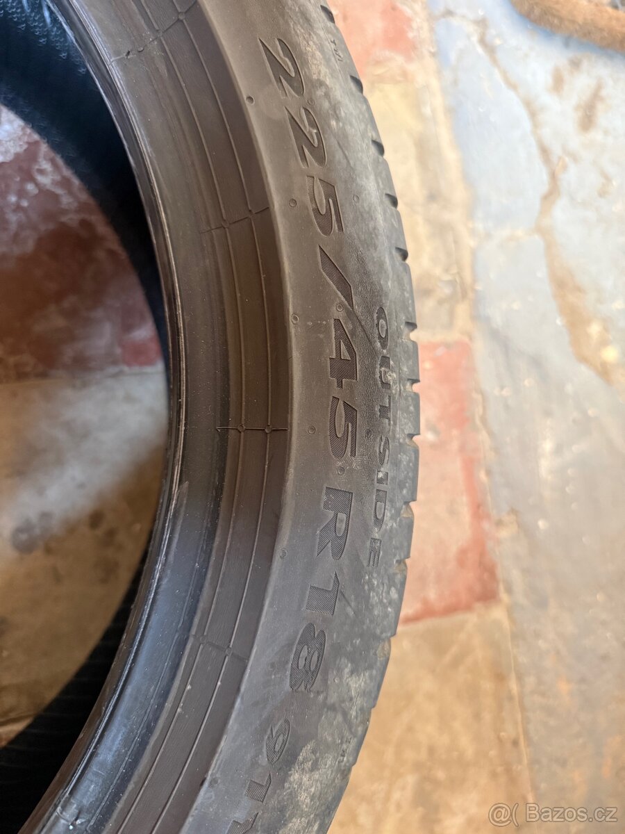 Pirelli 225/45 R18 - 2