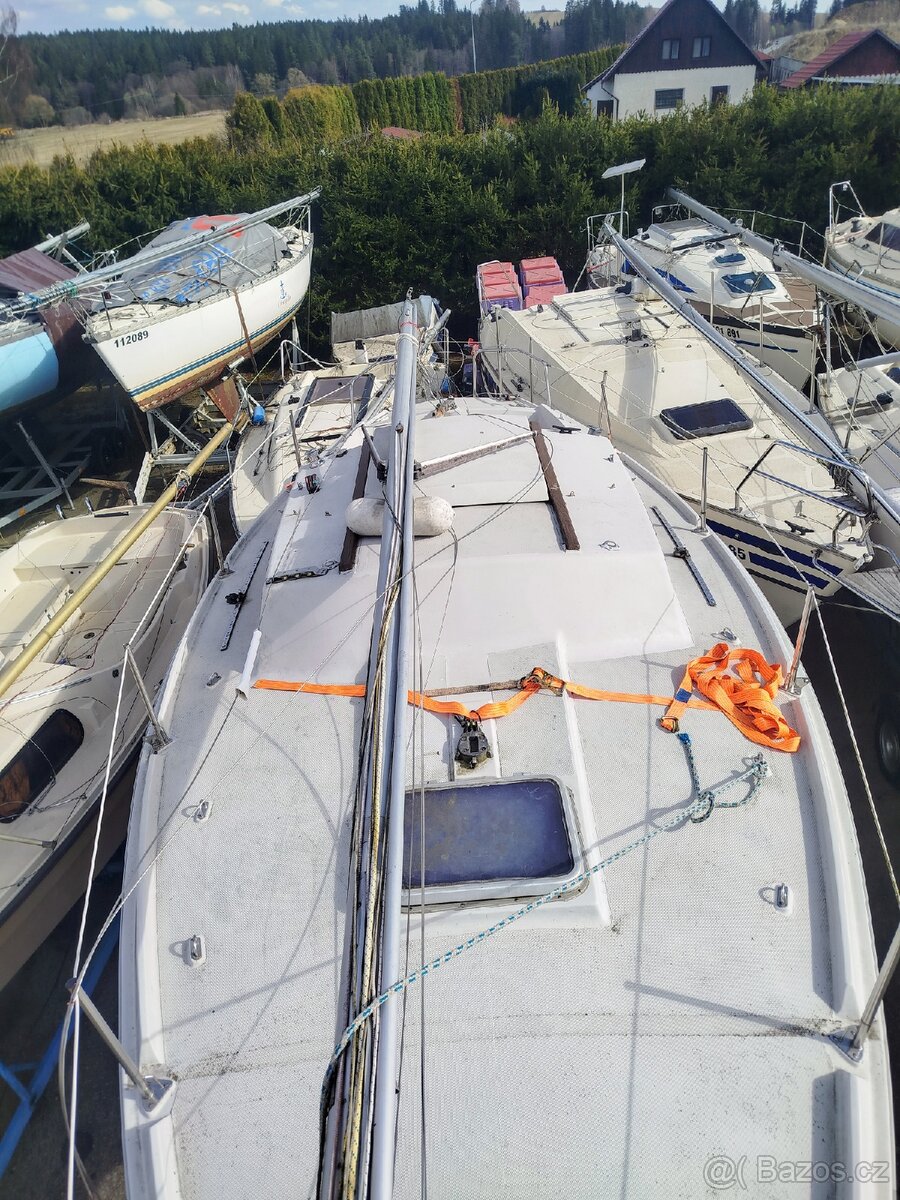 Plachetnice Jeanneau Sangria (7,6 m) - 2