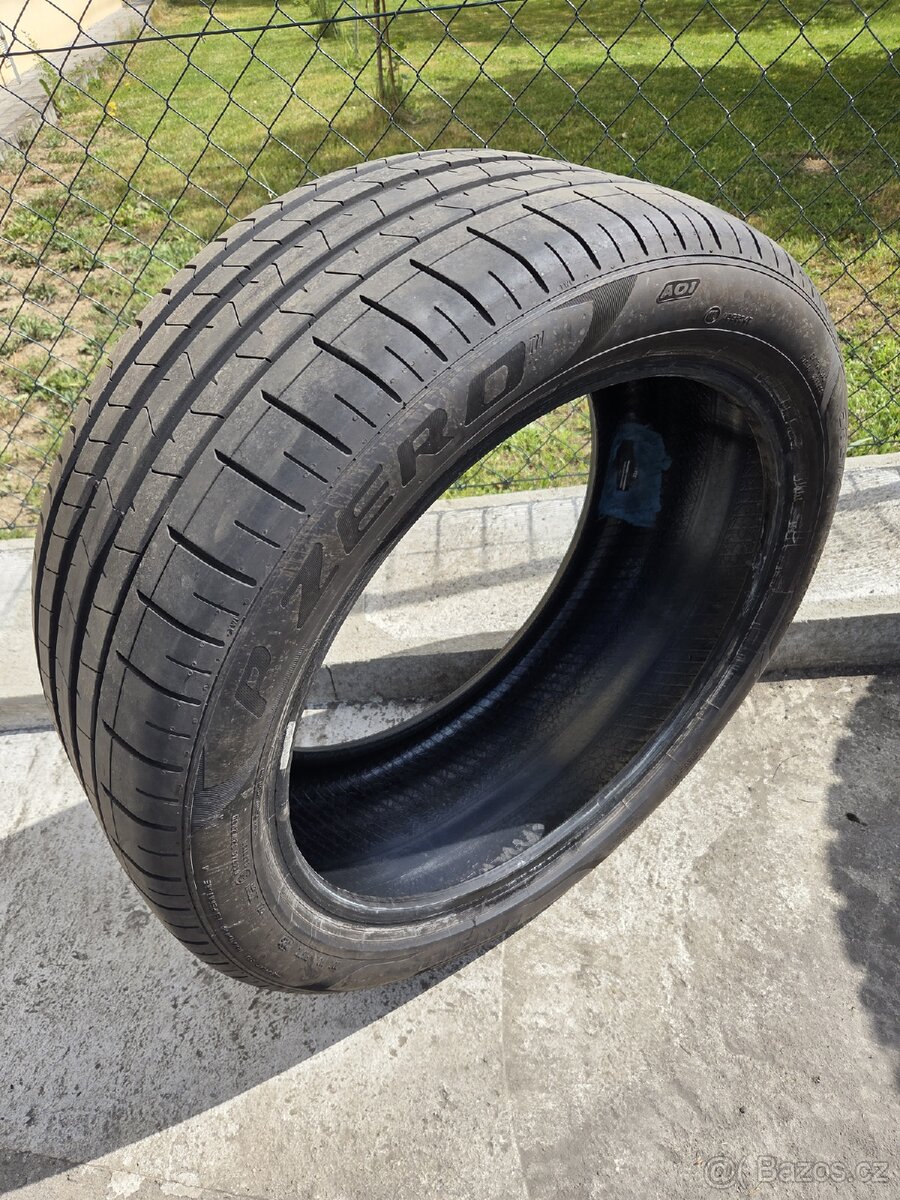 285/40 R21 109Y Pirelli P Zero A01 / DOT4325 / 6mm - 2