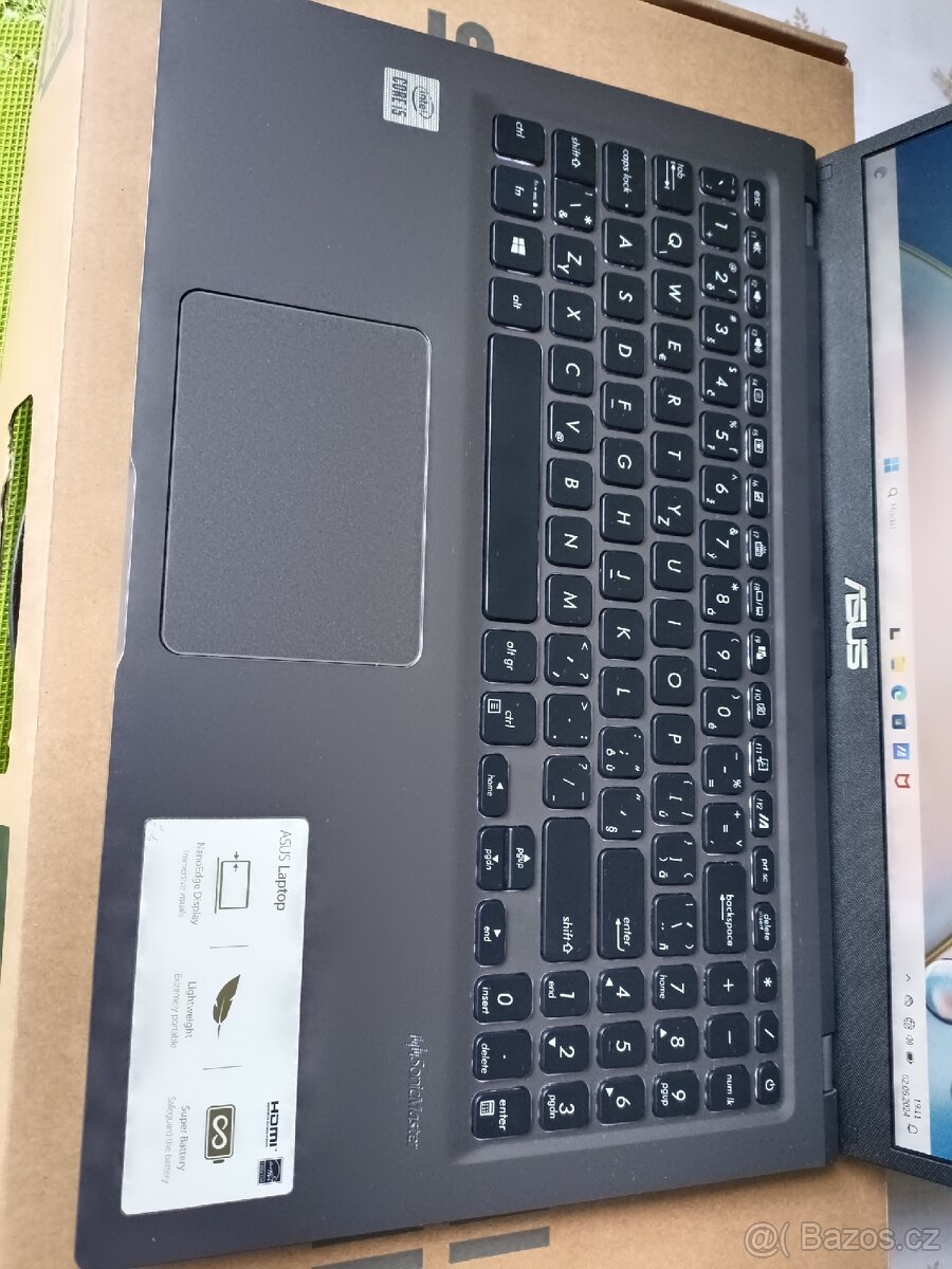 SLEVA-PC Asus s i5 / 8 GB RAM /win 11 Home - 2