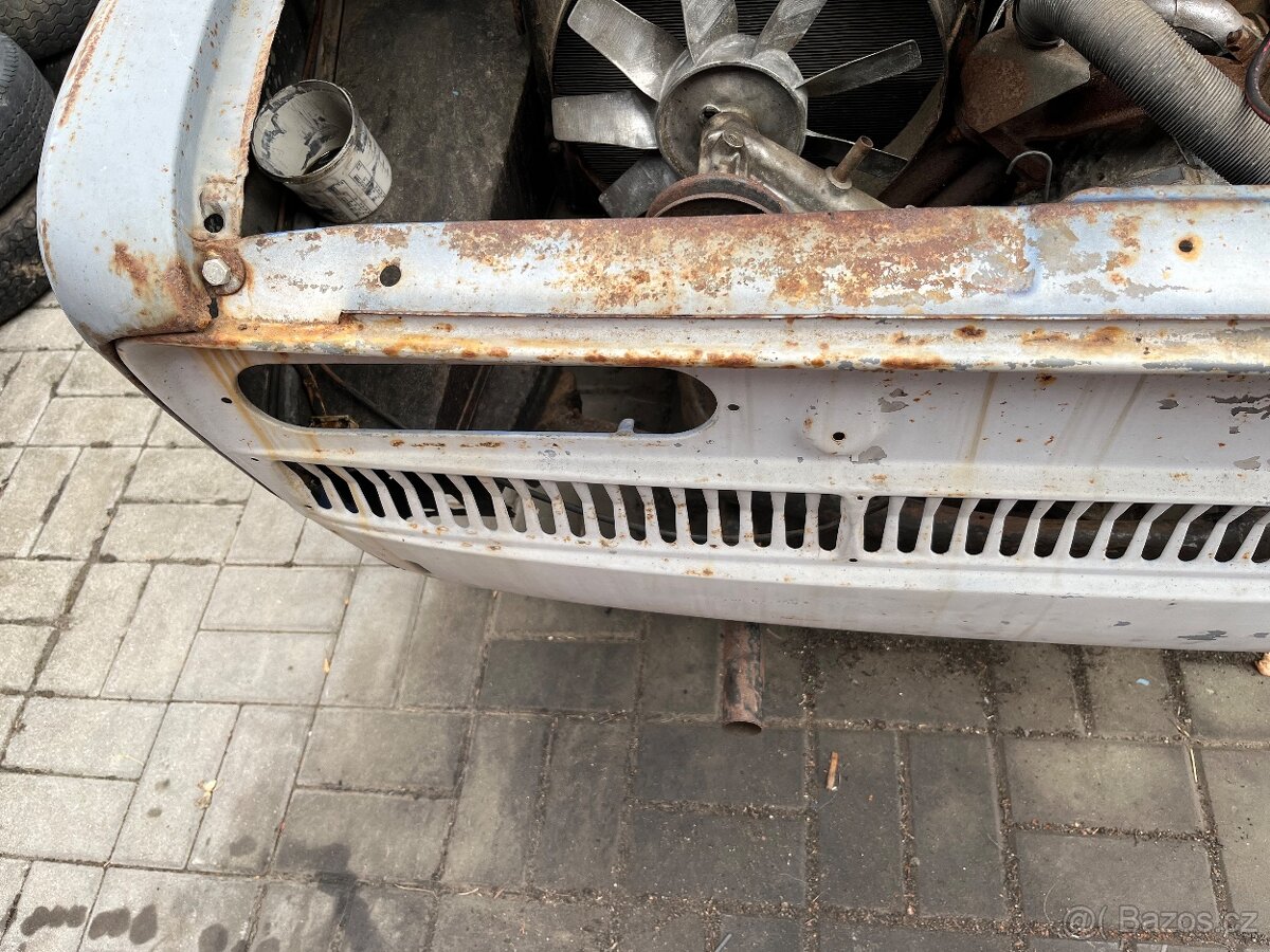 Zadní čelo Škoda 100 - 2