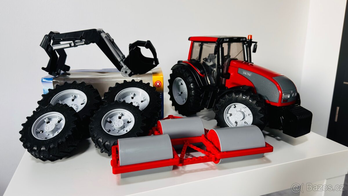 Bruder Valtra - 2