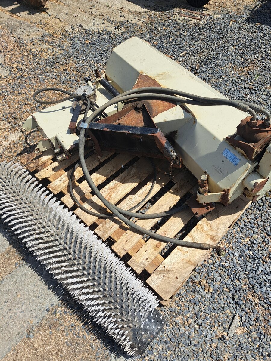 Malotraktor zametací kartáč - 2