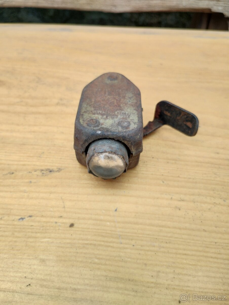 Stará ruční dynamo svítilna - 2