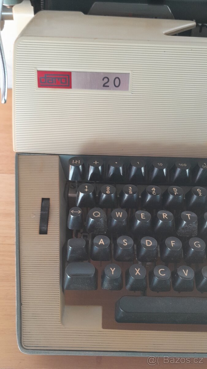 starý psací stroj - 2