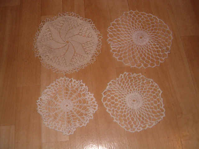 Háčkované dečky a ubrus - 2