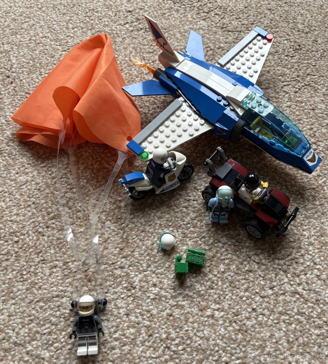 LEGO CITY: Sky Police Parachute Arrest (60208) zatčení - 2