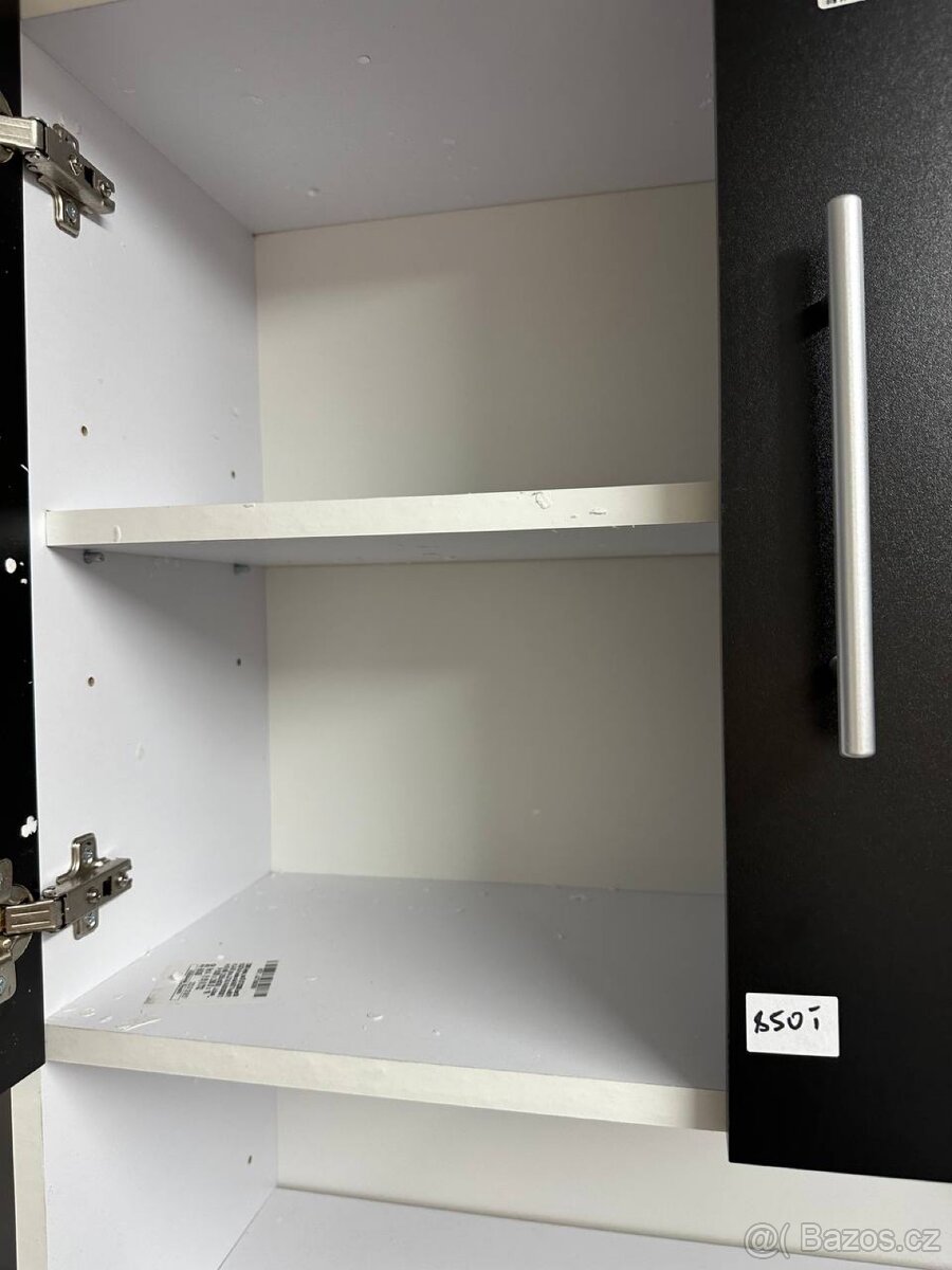 Koupelnová skříňka s policemi - 2