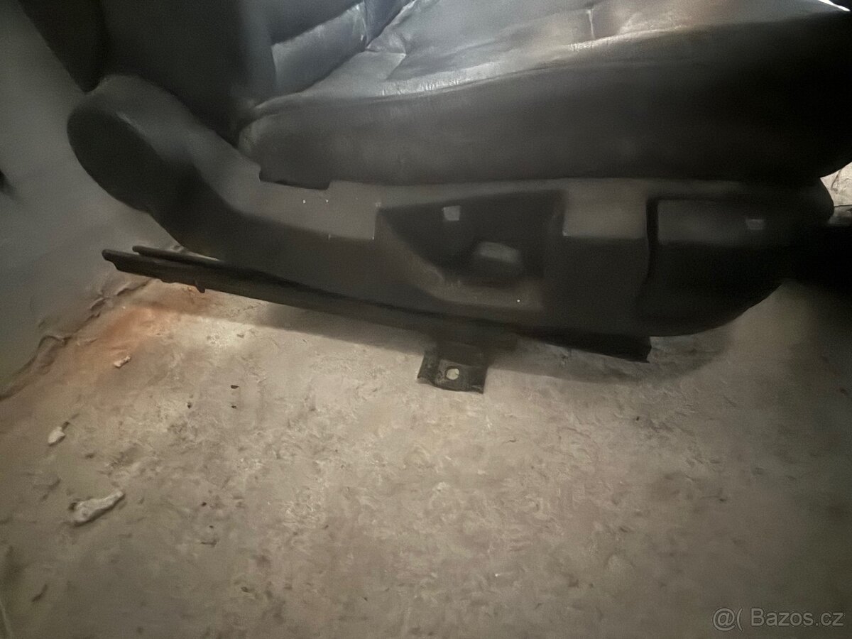 BMW e60 e61 interiér sedačky - - 2