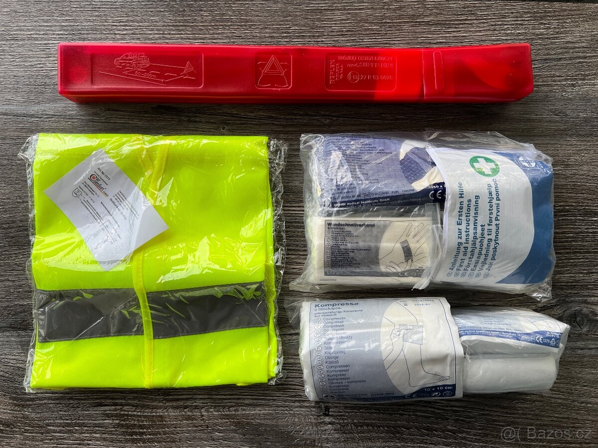 Sada povinná výbava - trojúhelník , vesta , lékárnička - 2