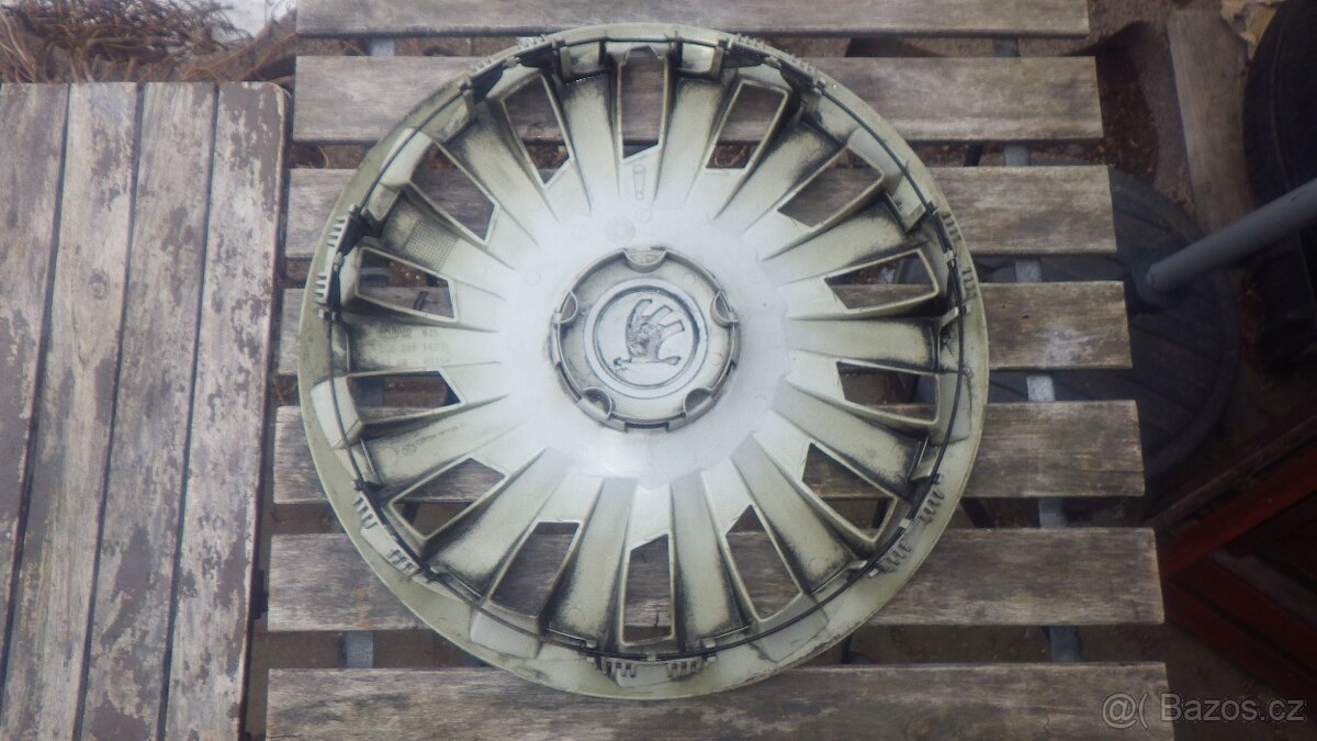 1ks originál poklice Škoda 16" - 2