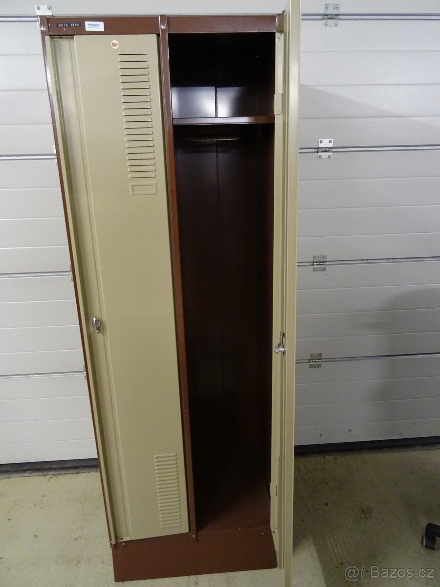 Skříň šatní KOVONA - 2