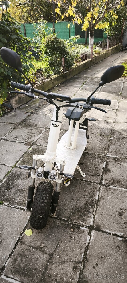 Elektro-skútr HECHT TERRIS WHITE – Stav nového stroje - 2