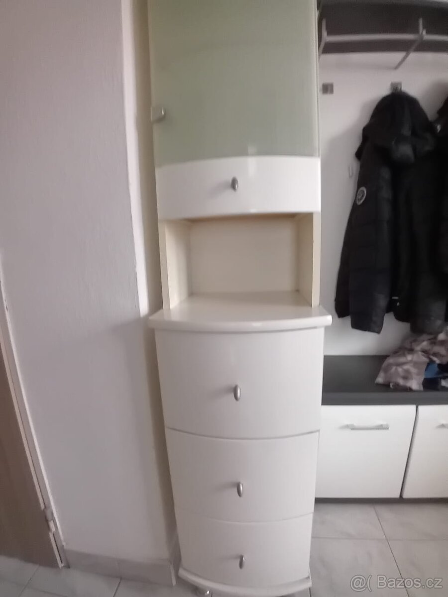 Koupelnová skříňka - 2