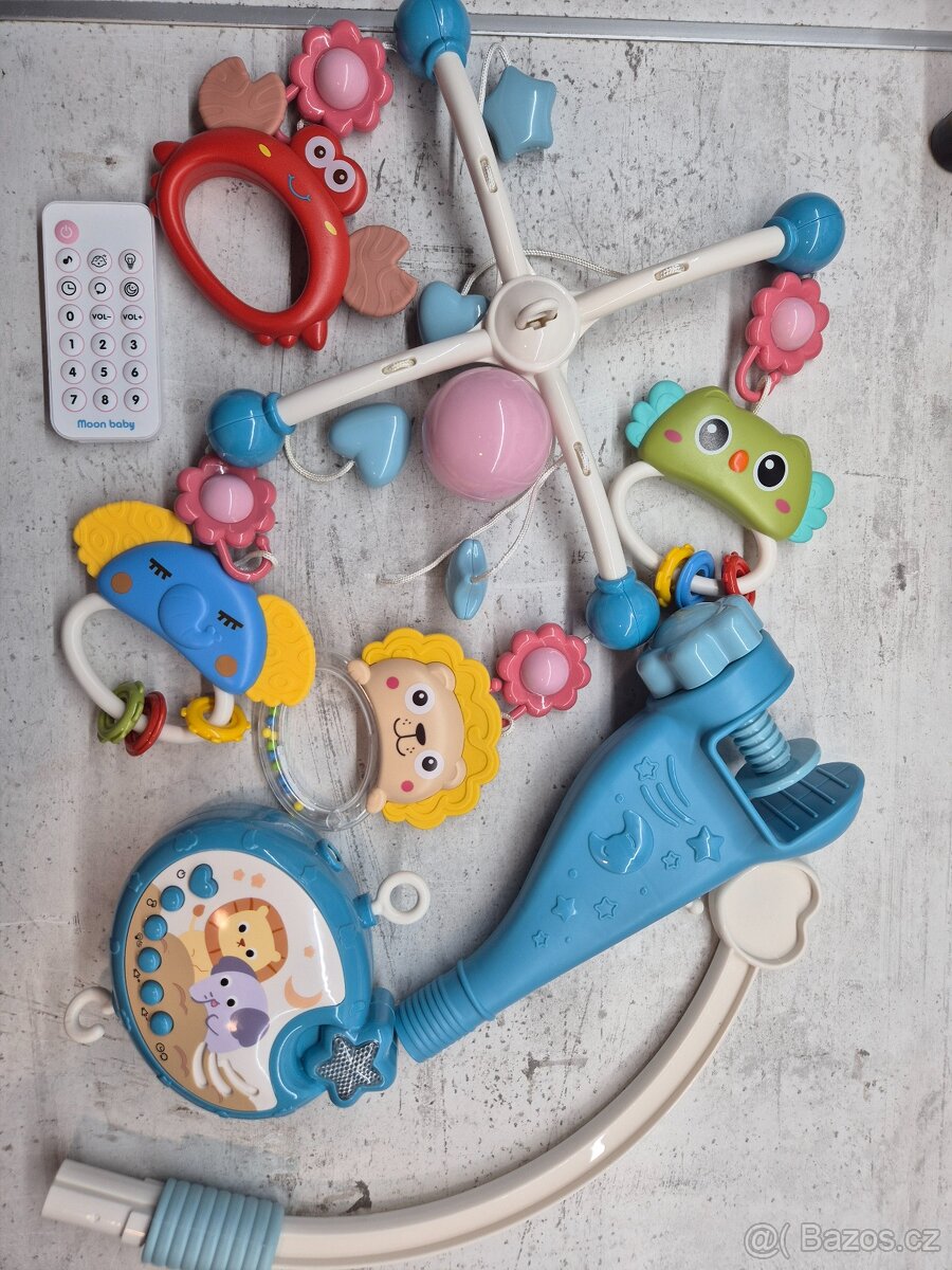 Kolotoč nad postýlku - 2