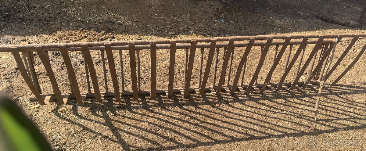 Jesle - přikrmiste - 2