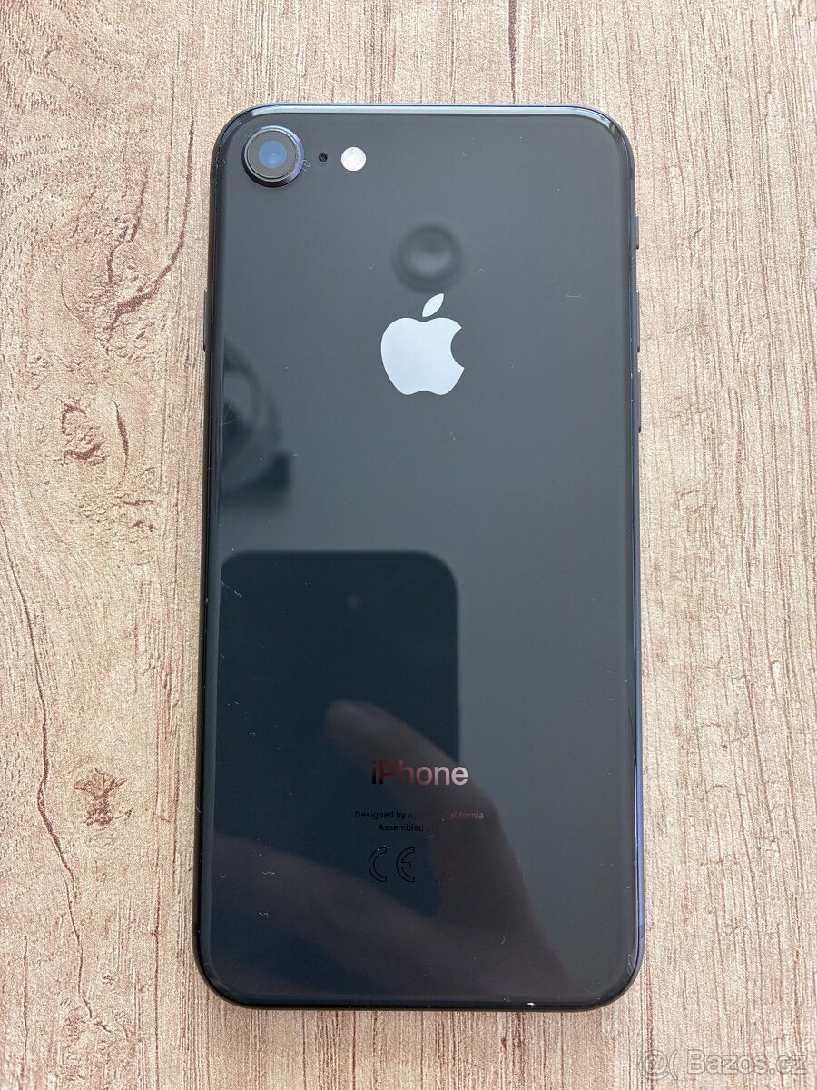 Iphone 8 64 GB černý - 2