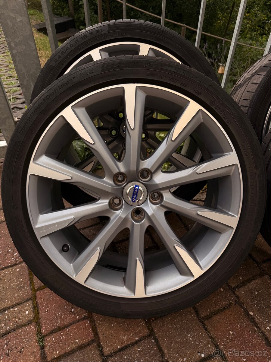 Sada kol Volvo Bor 245/40 R19 - 2