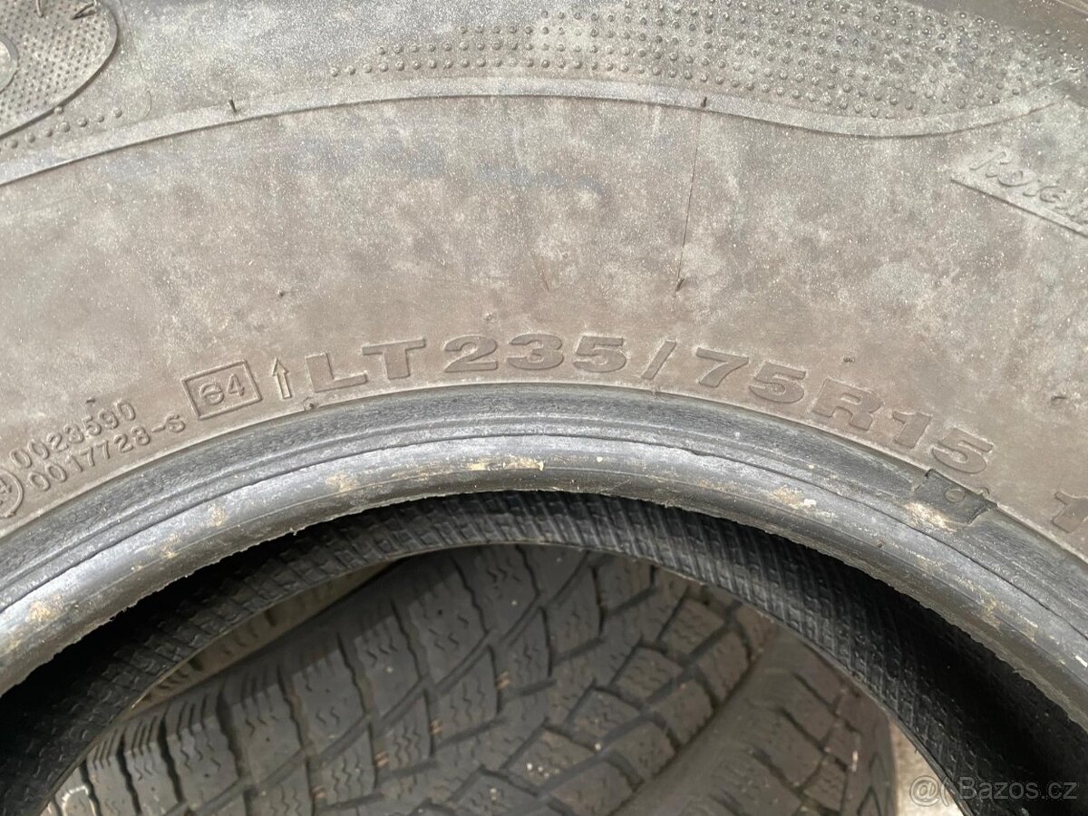 Kumho Power Grip KC11 235 75 15 SUV Offroad