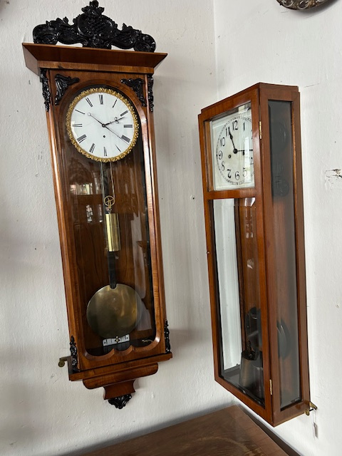 Hodiny biedermeier. - 2